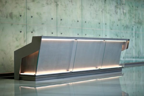 RECEPTION COUNTERS WITH GLASS AND LED LIGHTNING